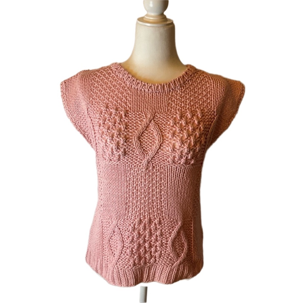 Pink short sleeve sweater. Chelsea Place brand size L.